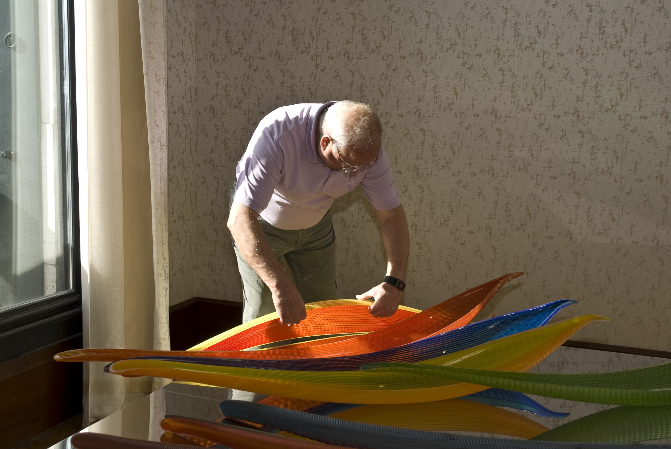 Lino Tagliapietra installing his work at Glasstress 2009